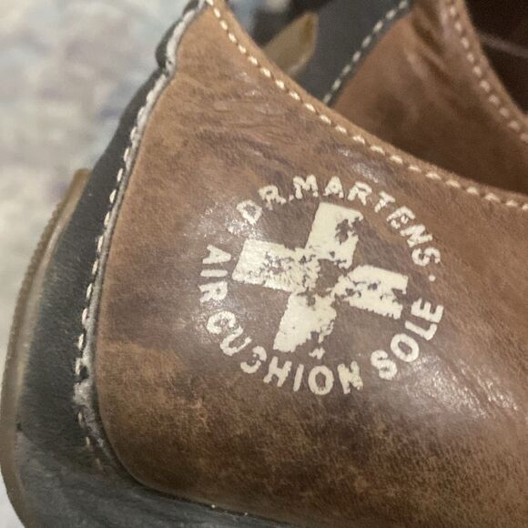 Men's Size 11 Dr.Martens "Air Cushion Sole" Leather Shoes - Picture 4 of 6